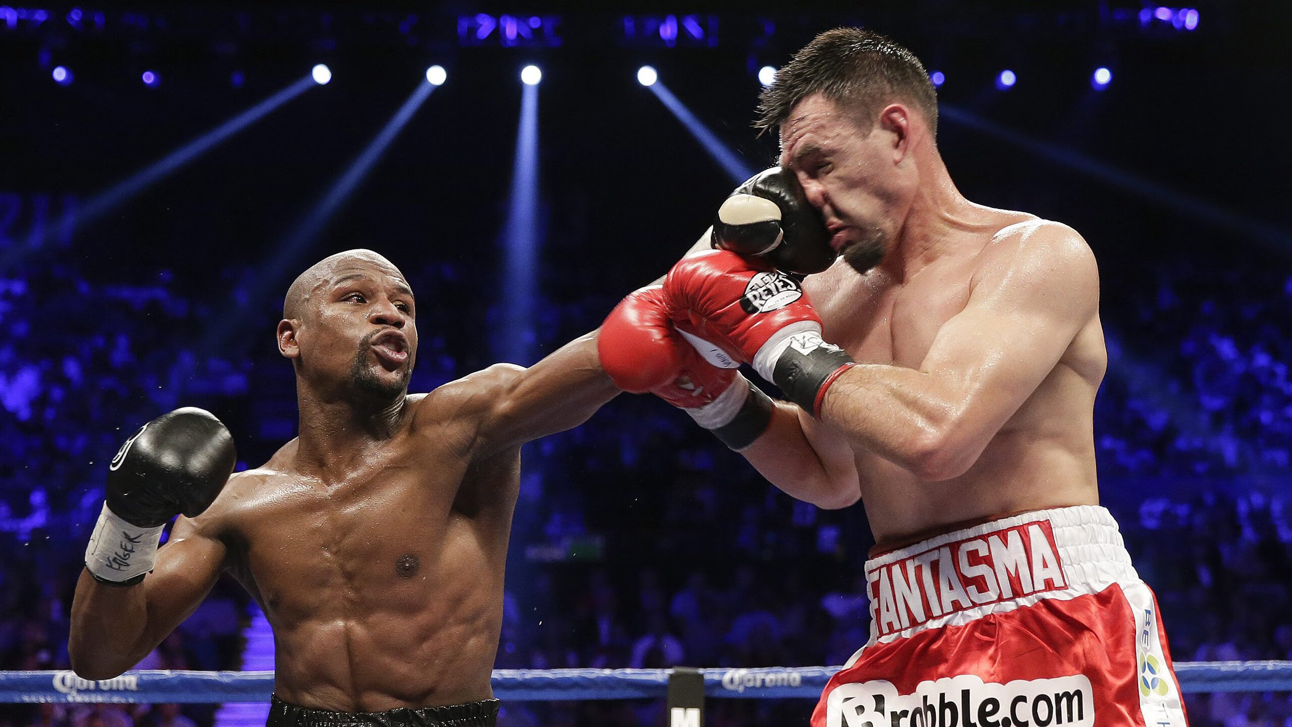 九游娱乐网站-【精彩瞬间】运动员演练最炫防守牌技，防守标准动作