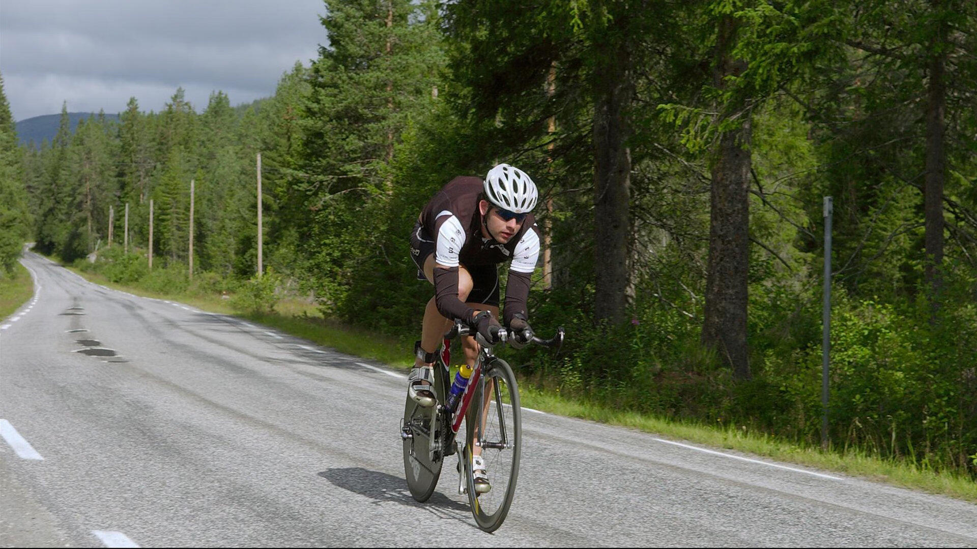 夜光跑酷：光影中的街头极速，夜晚跑酷